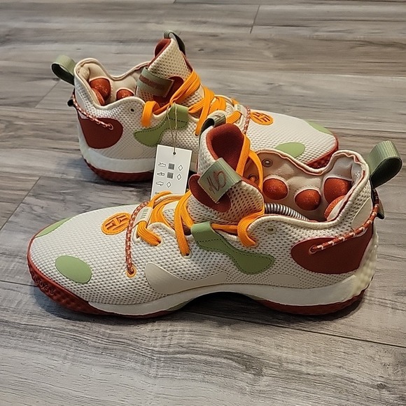 Athletic_Shoes